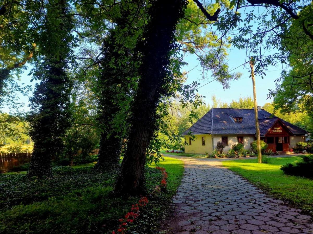 Hostel Domek Ogrodnika Przy Muzeum W Przeworsku Zespole Palacowo - Parkowym Exterior foto